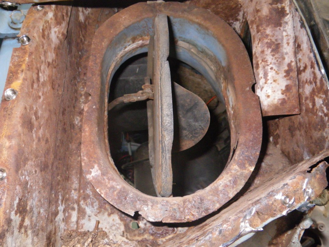 Cowl right side vent area.JPG