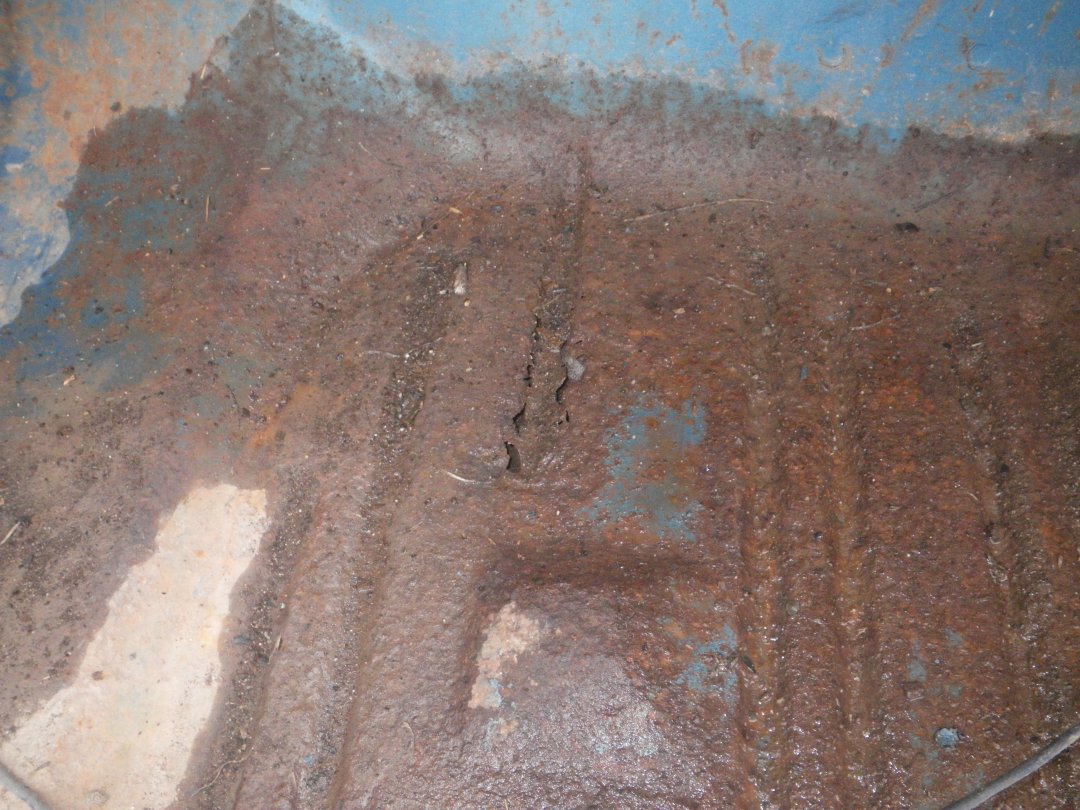 Trunk Floor rust.JPG